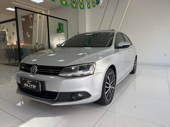 VOLKSWAGEN JETTA 2.0 TSI HIGHLINE 200CV GASOLINA 4P TIPTRONIC VOLKSWAGEN JETTA 2.0 TSI HIGHLINE 200CV GASOLINA 4P TIPTRONIC